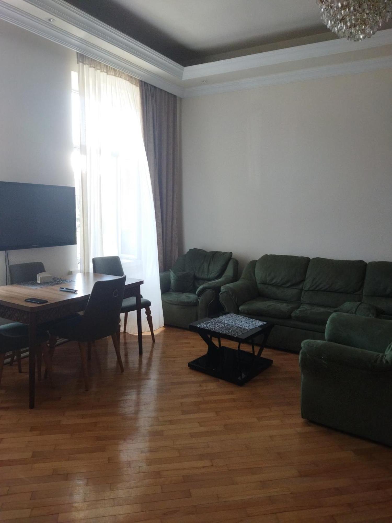 Апартамент На Абашидзе Batumi Exterior foto